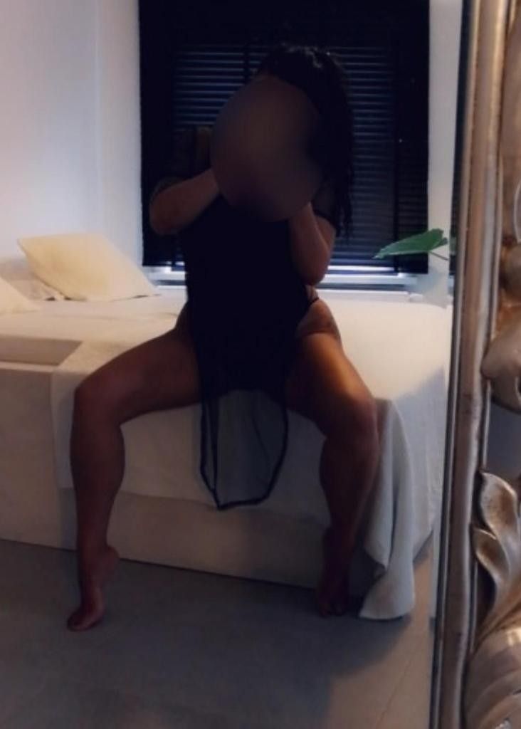 https://cdn.adultwork.com/gallery/G12/8910454.jpg