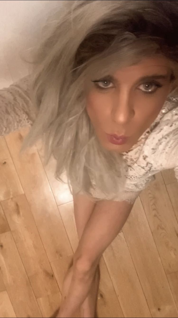 https://cdn.adultwork.com/gallery/G12/8910710.jpg