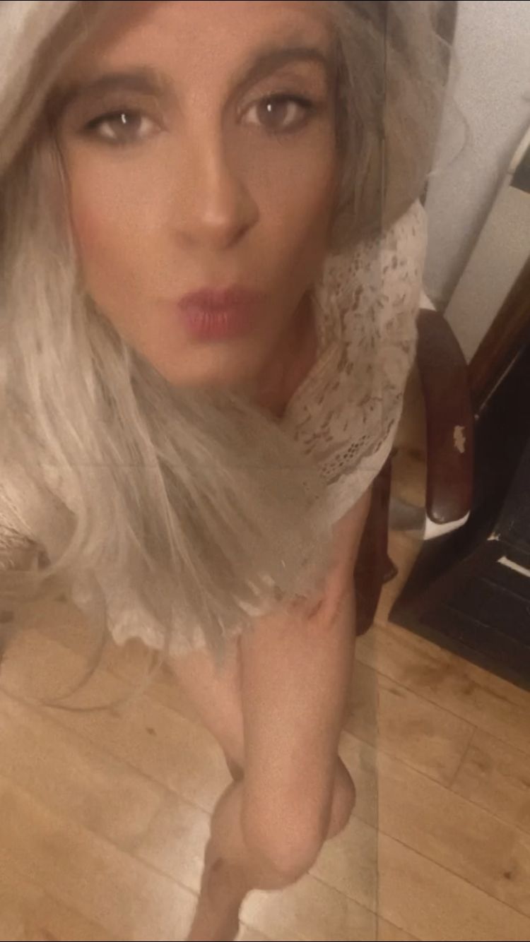 https://cdn.adultwork.com/gallery/G12/8910711.jpg