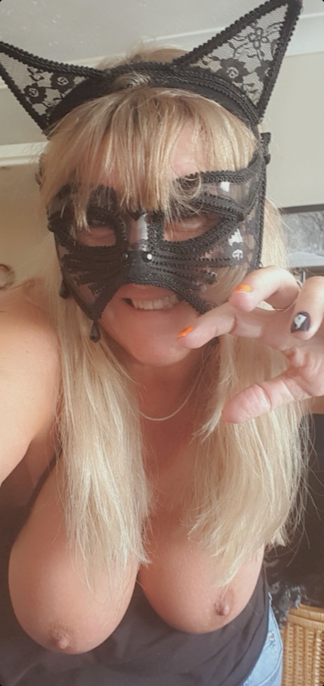 https://cdn.adultwork.com/gallery/G12/8911687.jpg