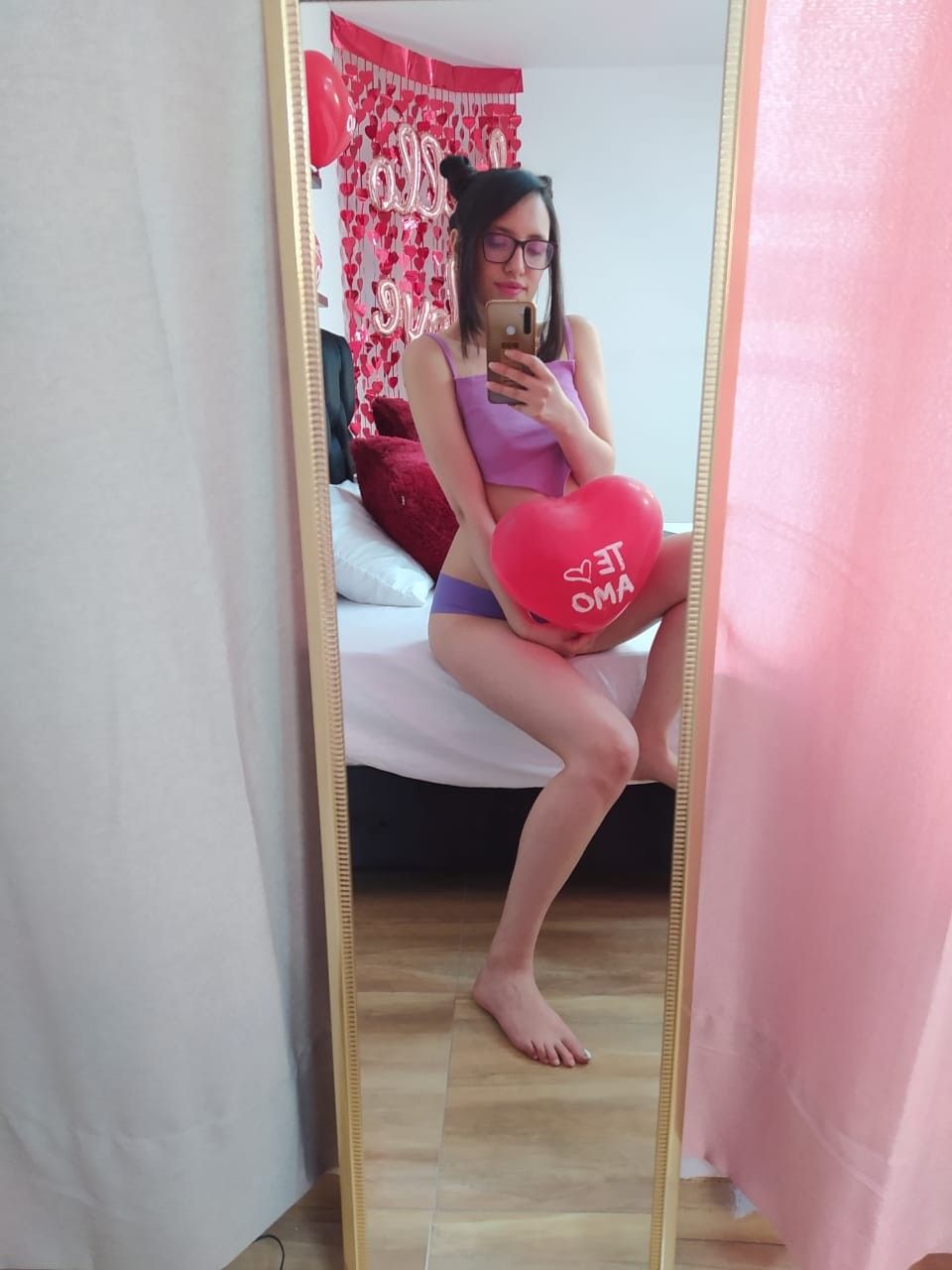 https://cdn.adultwork.com/gallery/G12/8915440.jpg