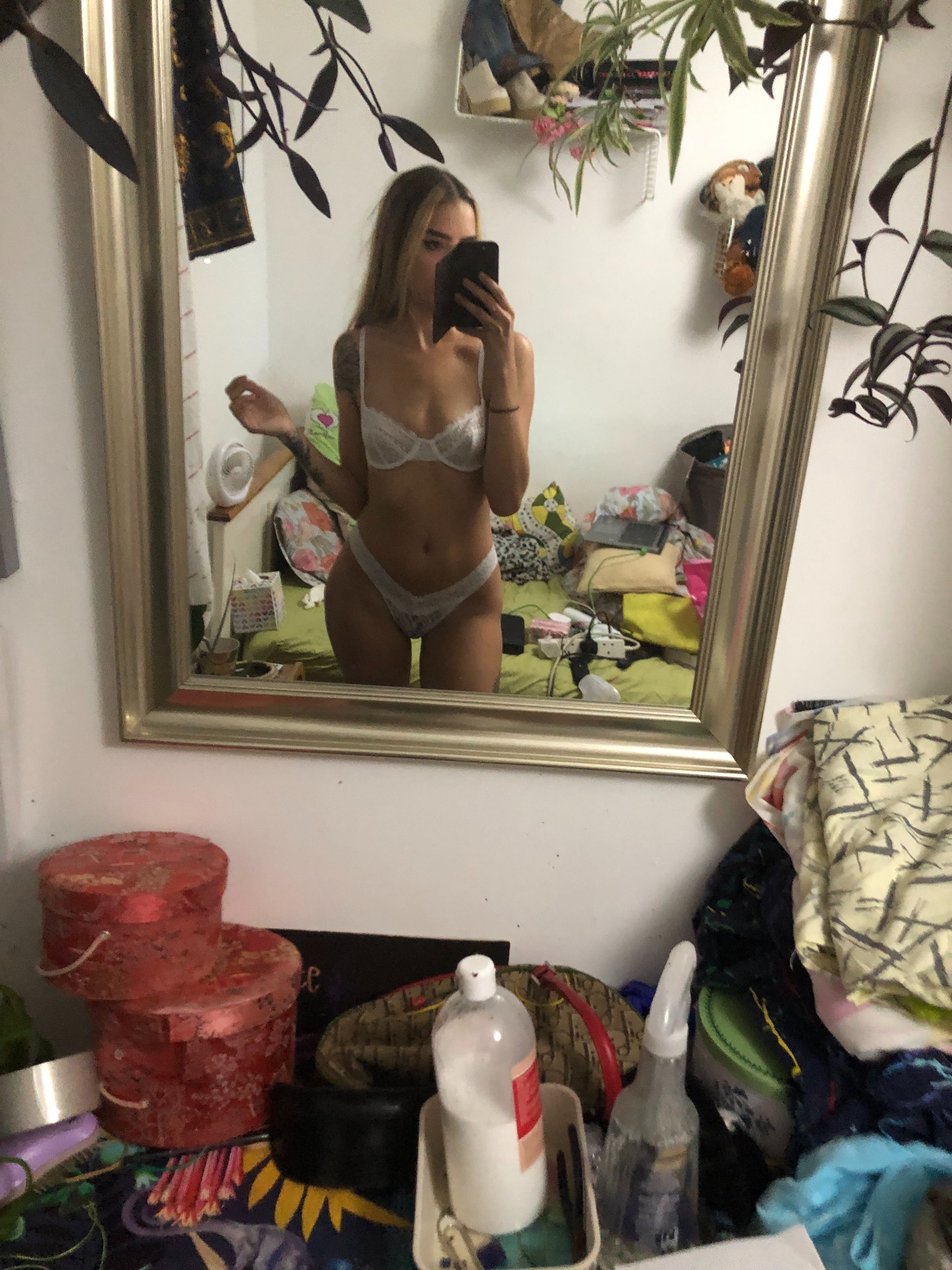 https://cdn.adultwork.com/gallery/G12/8916499.jpg