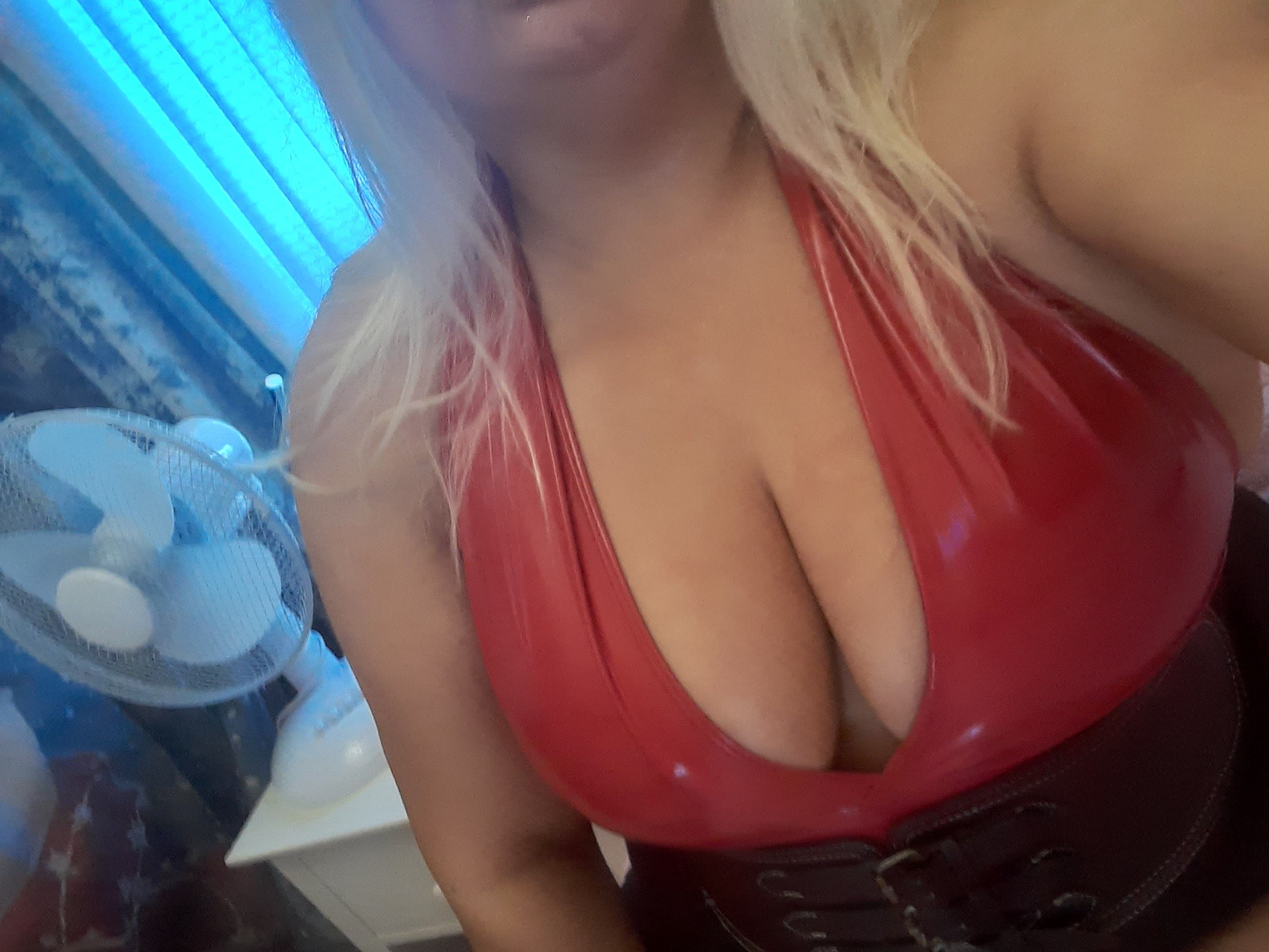 https://cdn.adultwork.com/gallery/G12/8916927.jpg