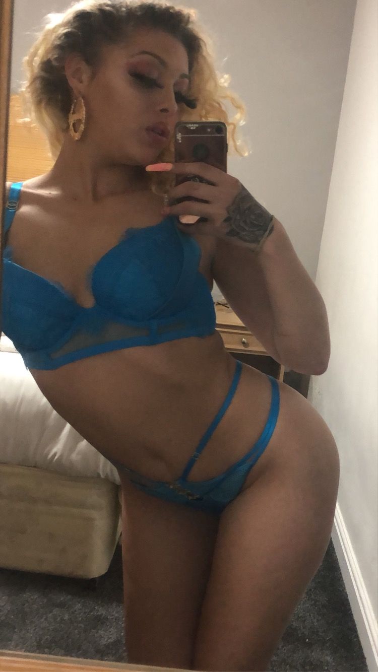 https://cdn.adultwork.com/gallery/G12/8918974.jpg