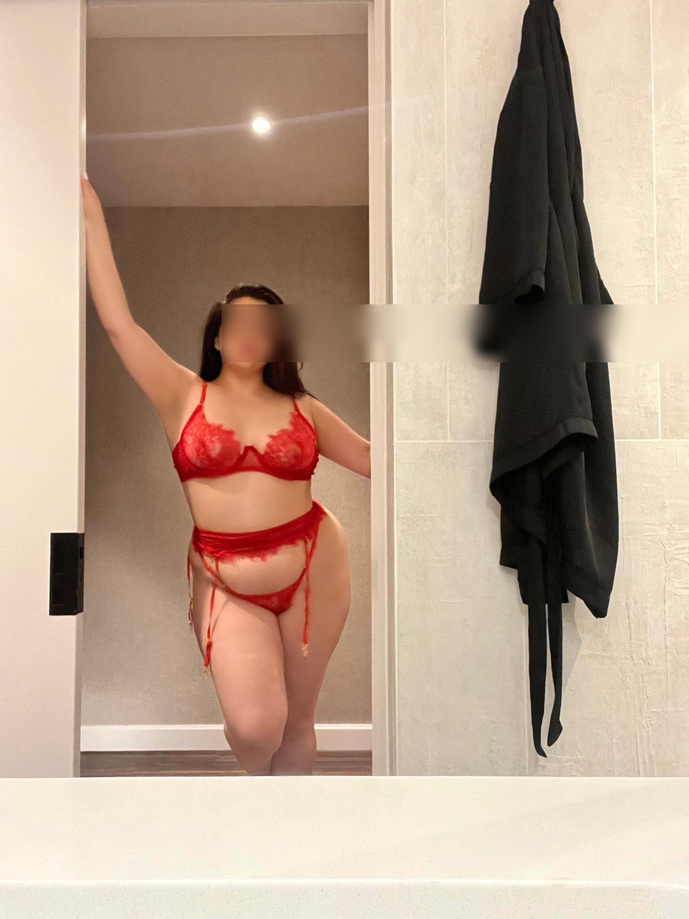 https://cdn.adultwork.com/gallery/G12/8923904.jpg