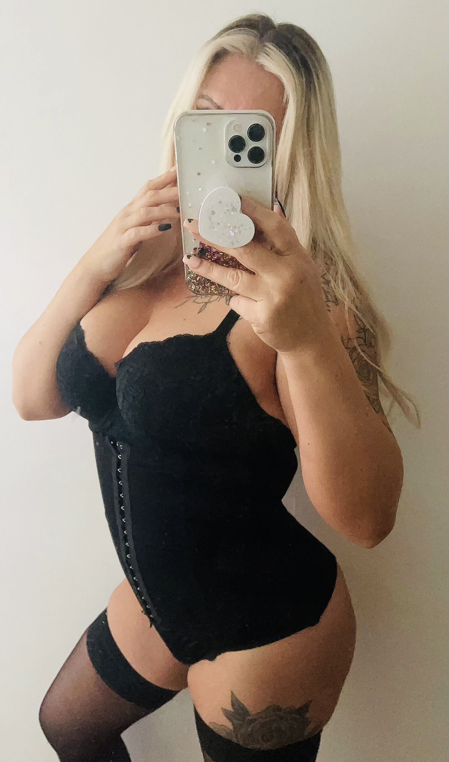 https://cdn.adultwork.com/gallery/G12/8931498.jpg