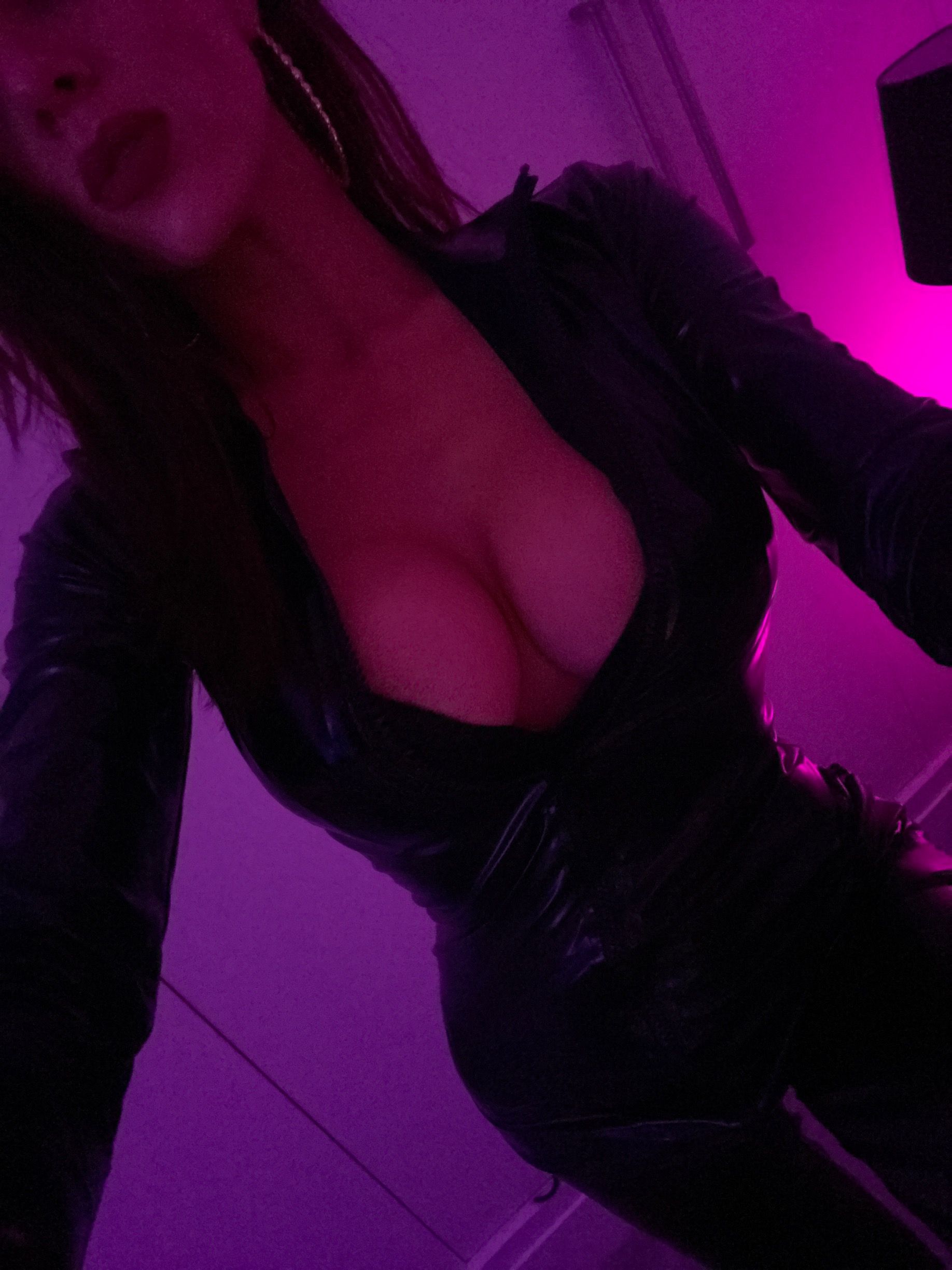 https://cdn.adultwork.com/gallery/G12/8932840.jpg