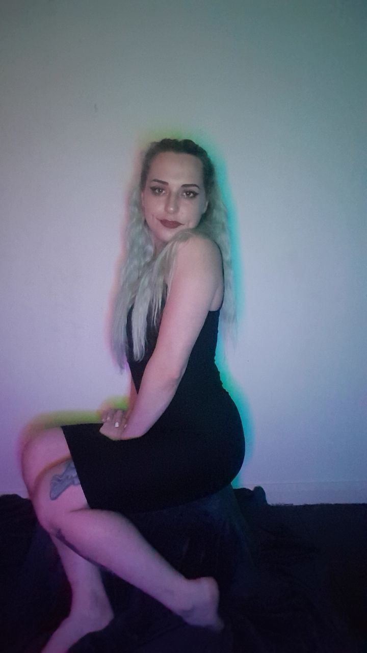 https://cdn.adultwork.com/gallery/G12/8932931.jpg