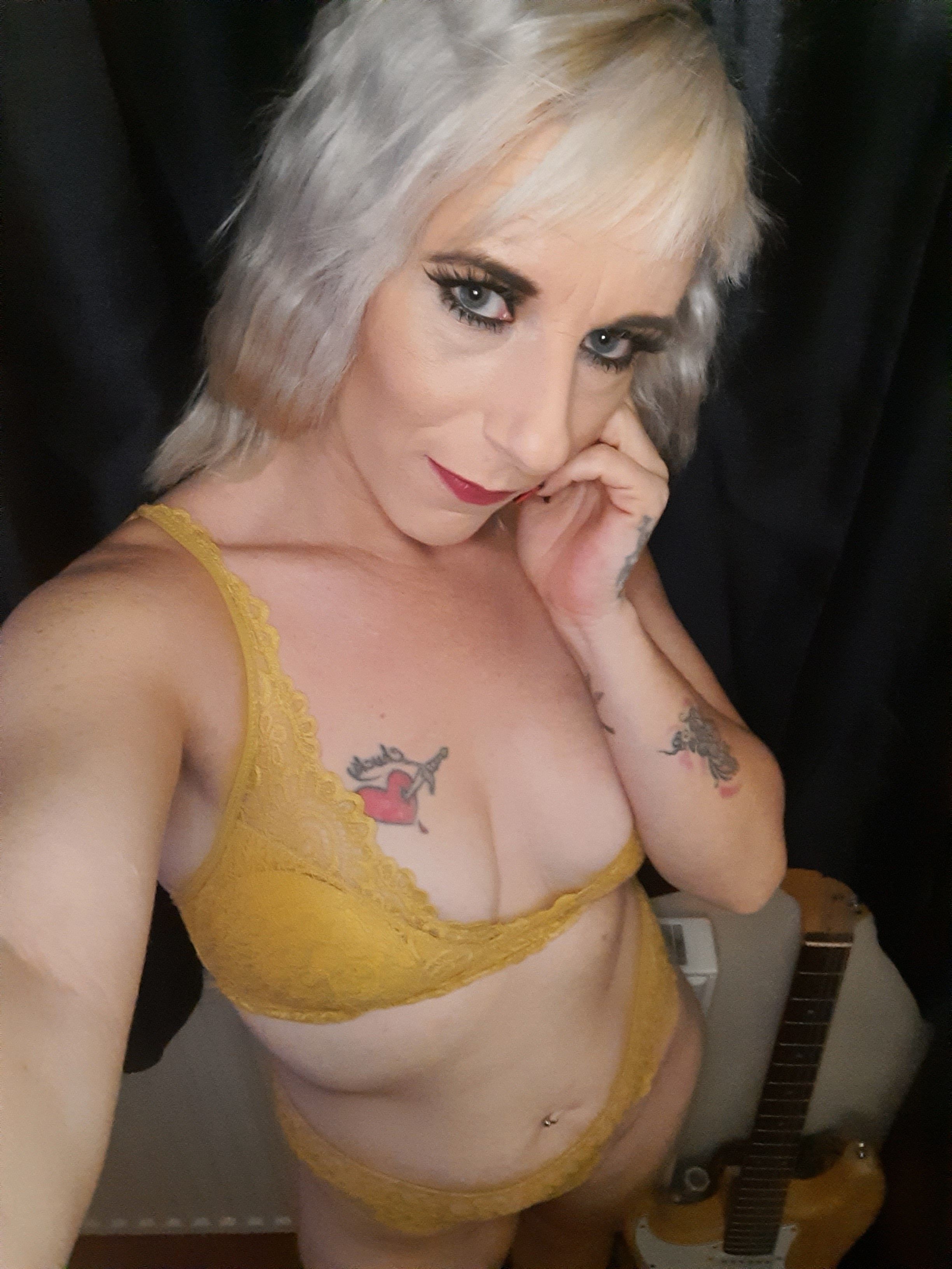 https://cdn.adultwork.com/gallery/G12/8934704.jpg