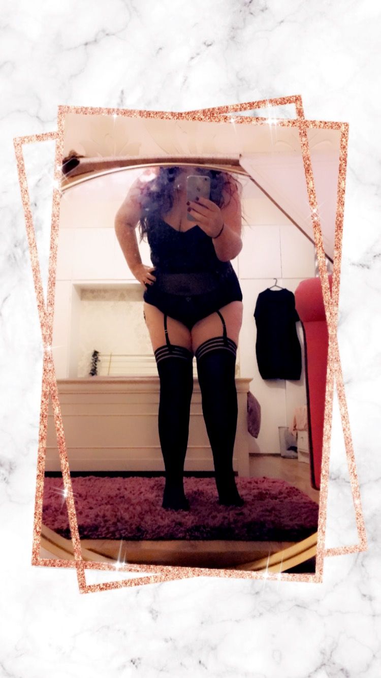 https://cdn.adultwork.com/gallery/G12/8935470.jpg