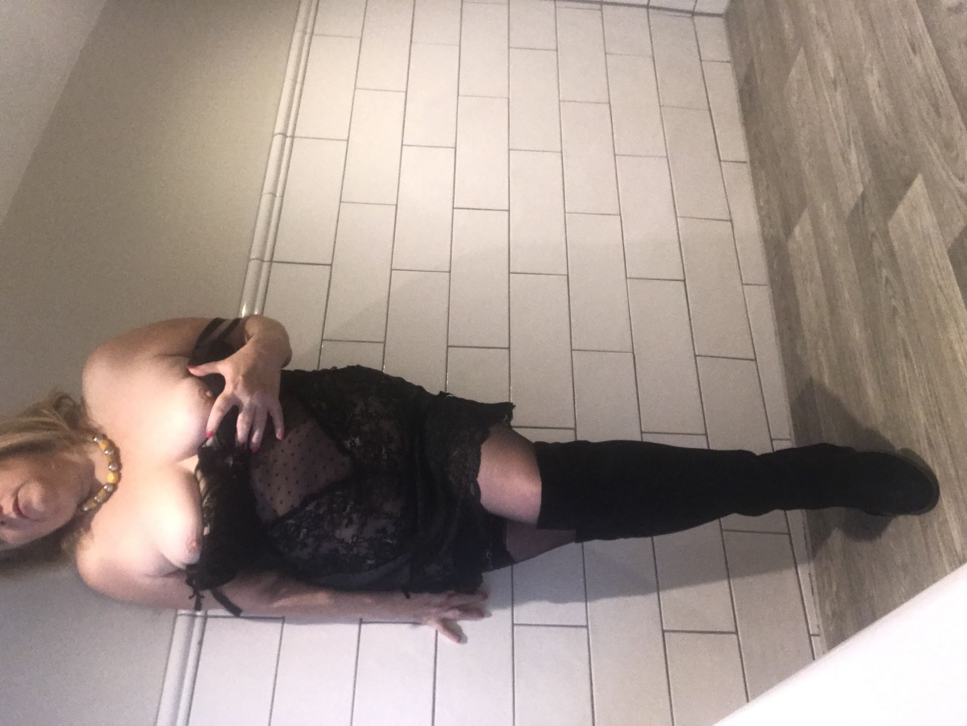 https://cdn.adultwork.com/gallery/G12/8941876.jpg