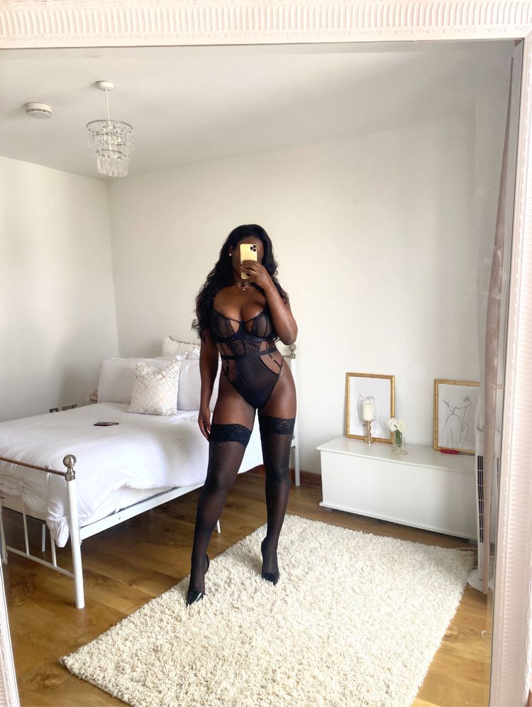 https://cdn.adultwork.com/gallery/G12/8941882.jpg