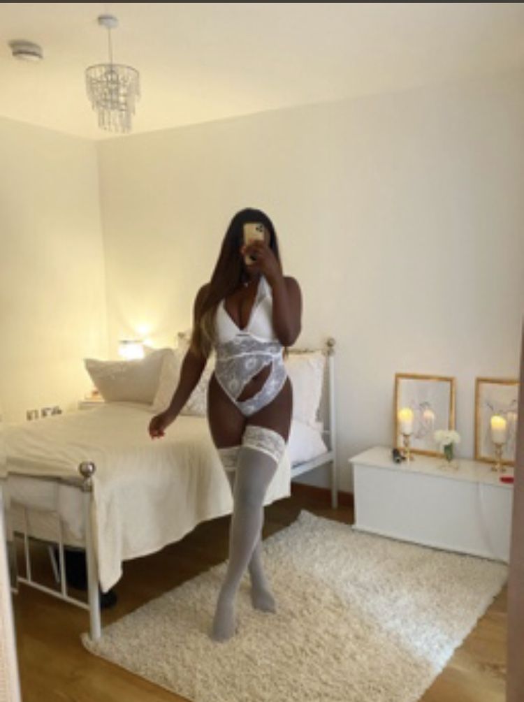 https://cdn.adultwork.com/gallery/G12/8941886.jpg