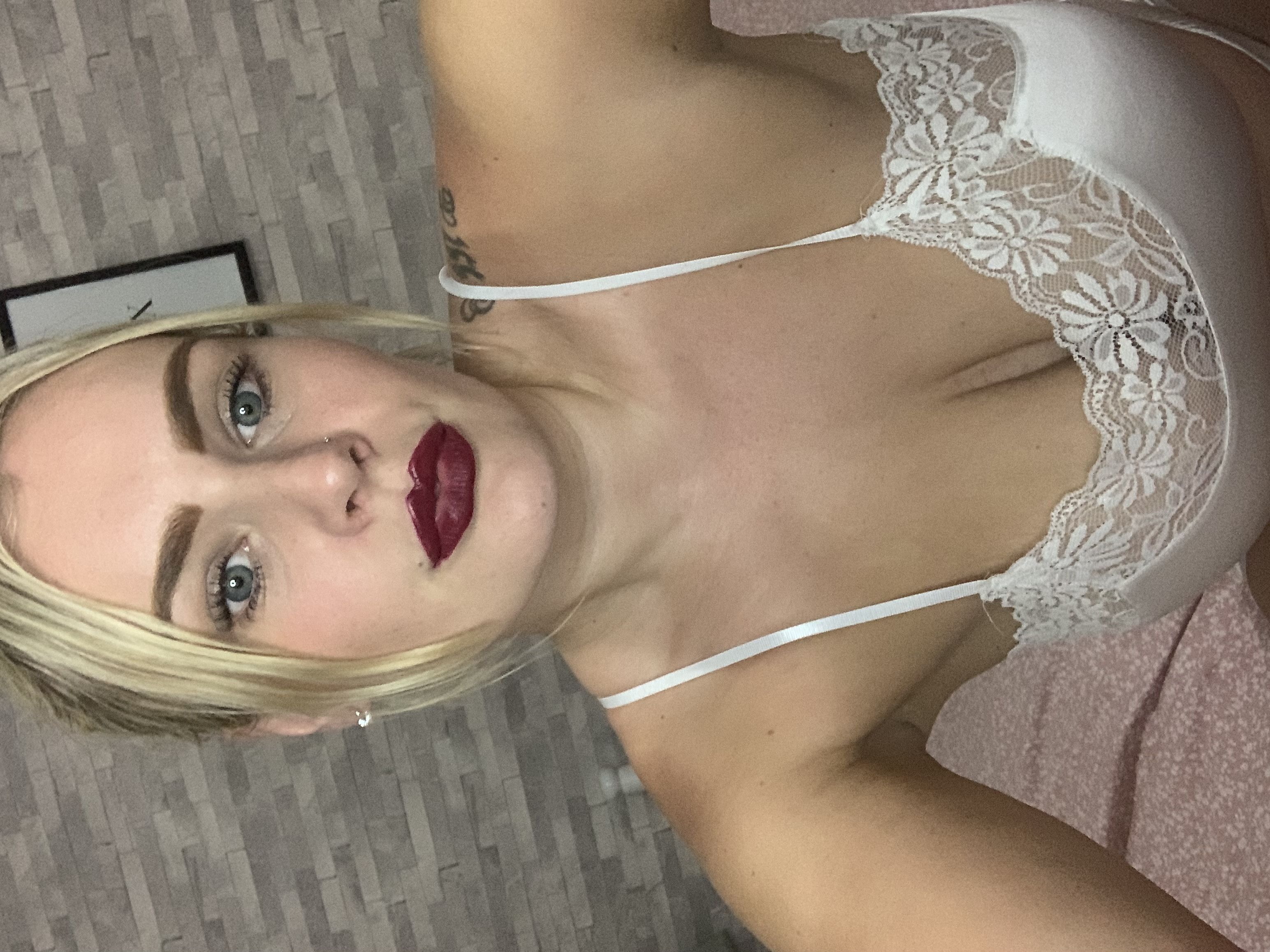 https://cdn.adultwork.com/gallery/G12/8944529.jpg