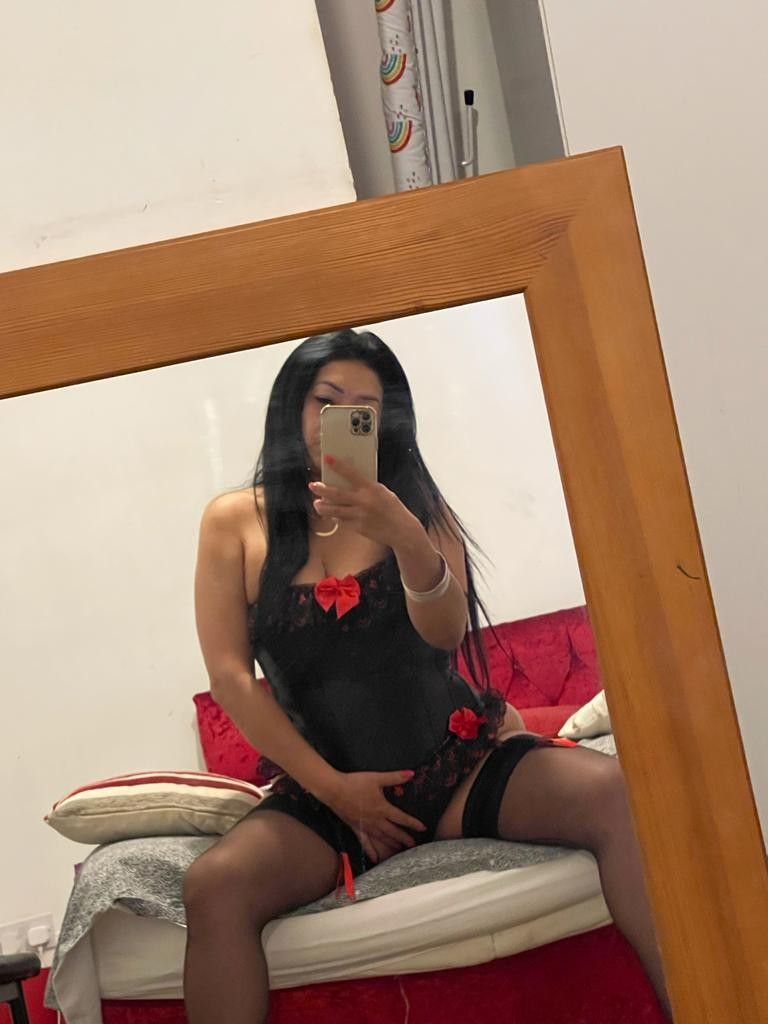 https://cdn.adultwork.com/gallery/G12/8946572.jpg