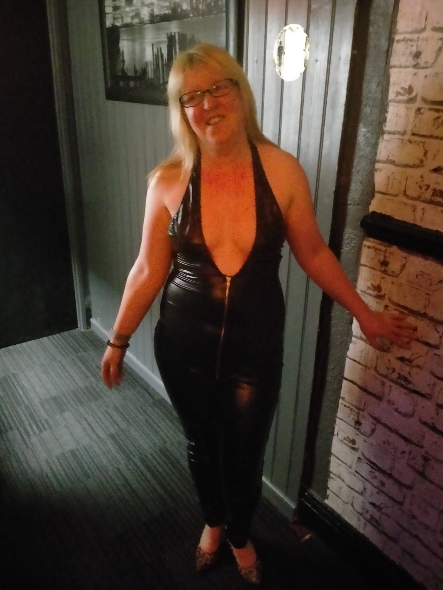 https://cdn.adultwork.com/gallery/G12/8947895.jpg