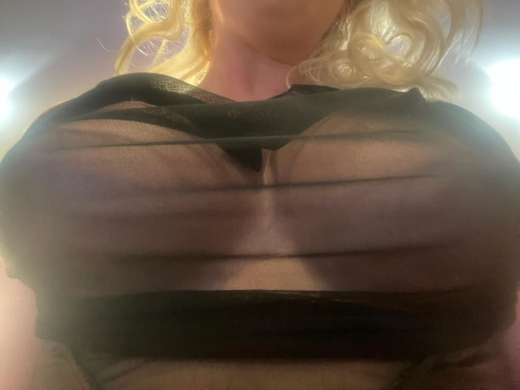 https://cdn.adultwork.com/gallery/G12/8954118.jpg