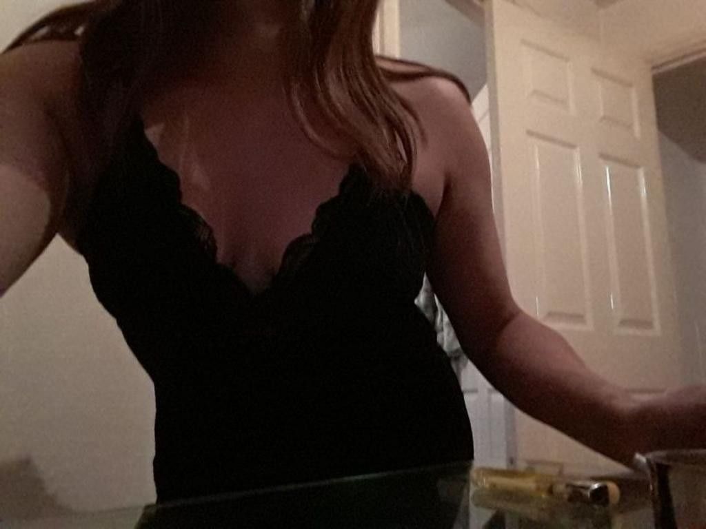 https://cdn.adultwork.com/gallery/G12/8962404.jpg