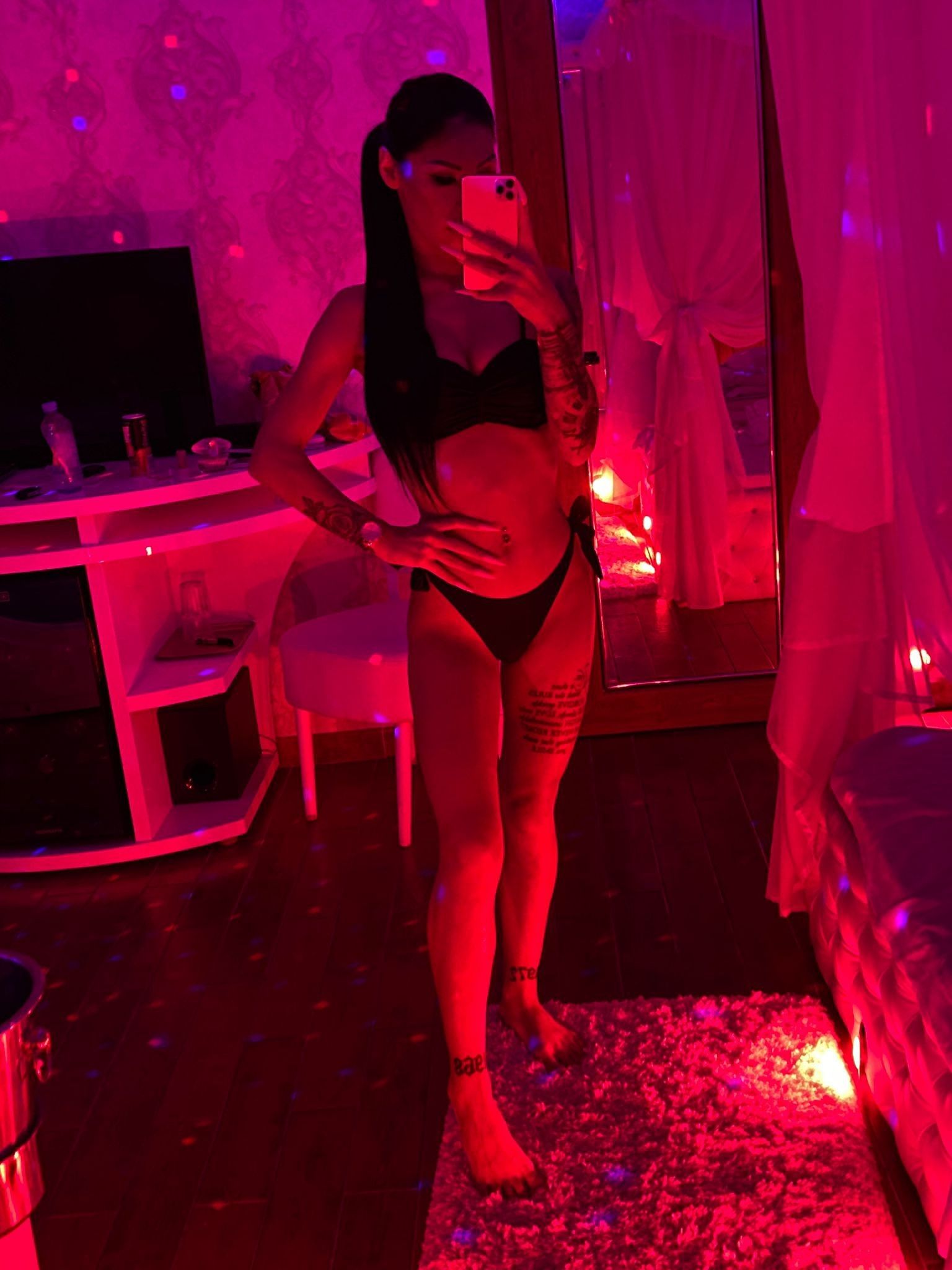 https://cdn.adultwork.com/gallery/G12/8966190.jpg