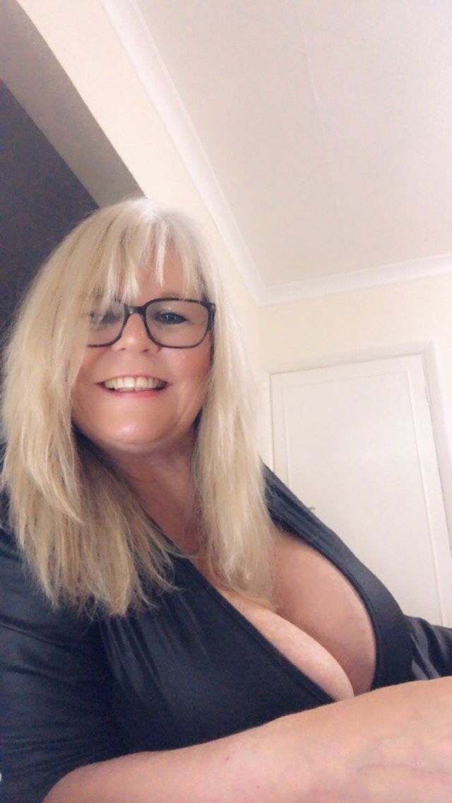 https://cdn.adultwork.com/gallery/G12/8968212.jpg