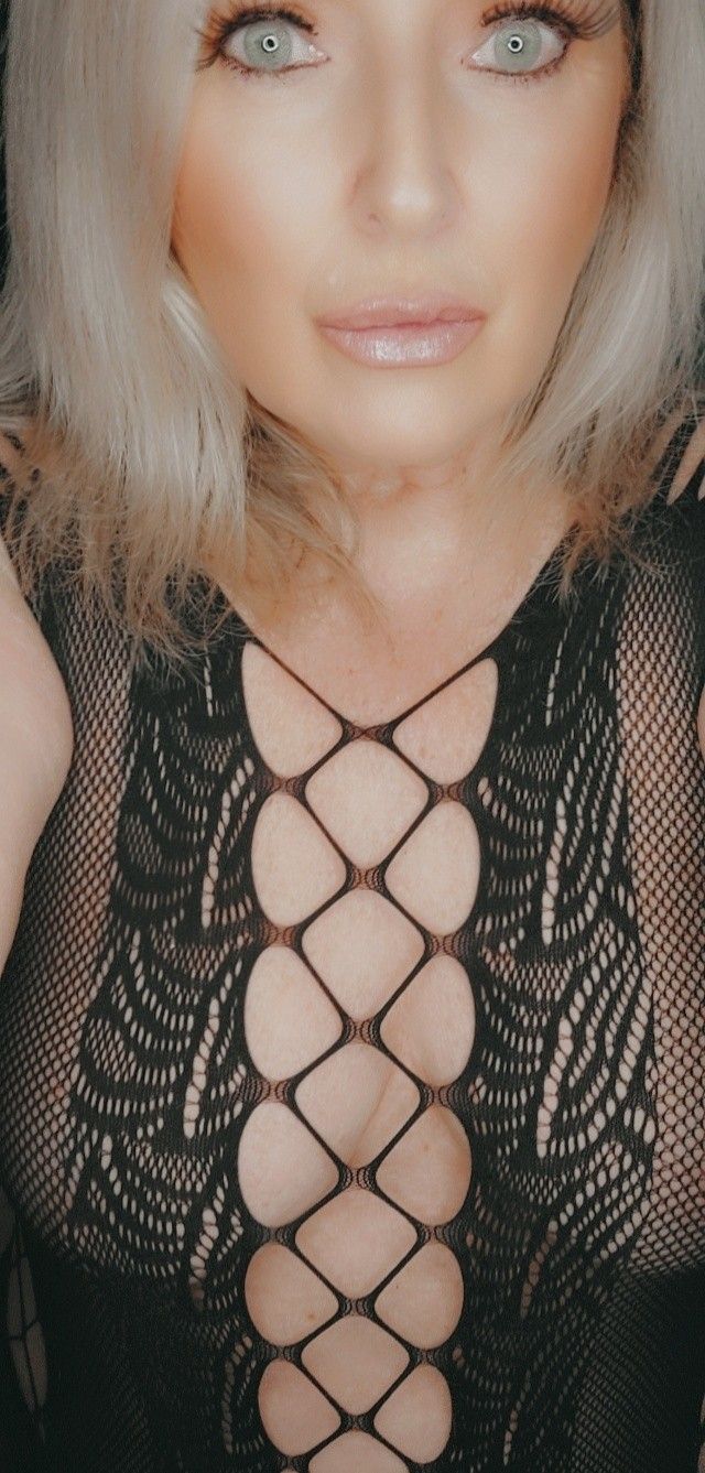 https://cdn.adultwork.com/gallery/G12/8968480.jpg