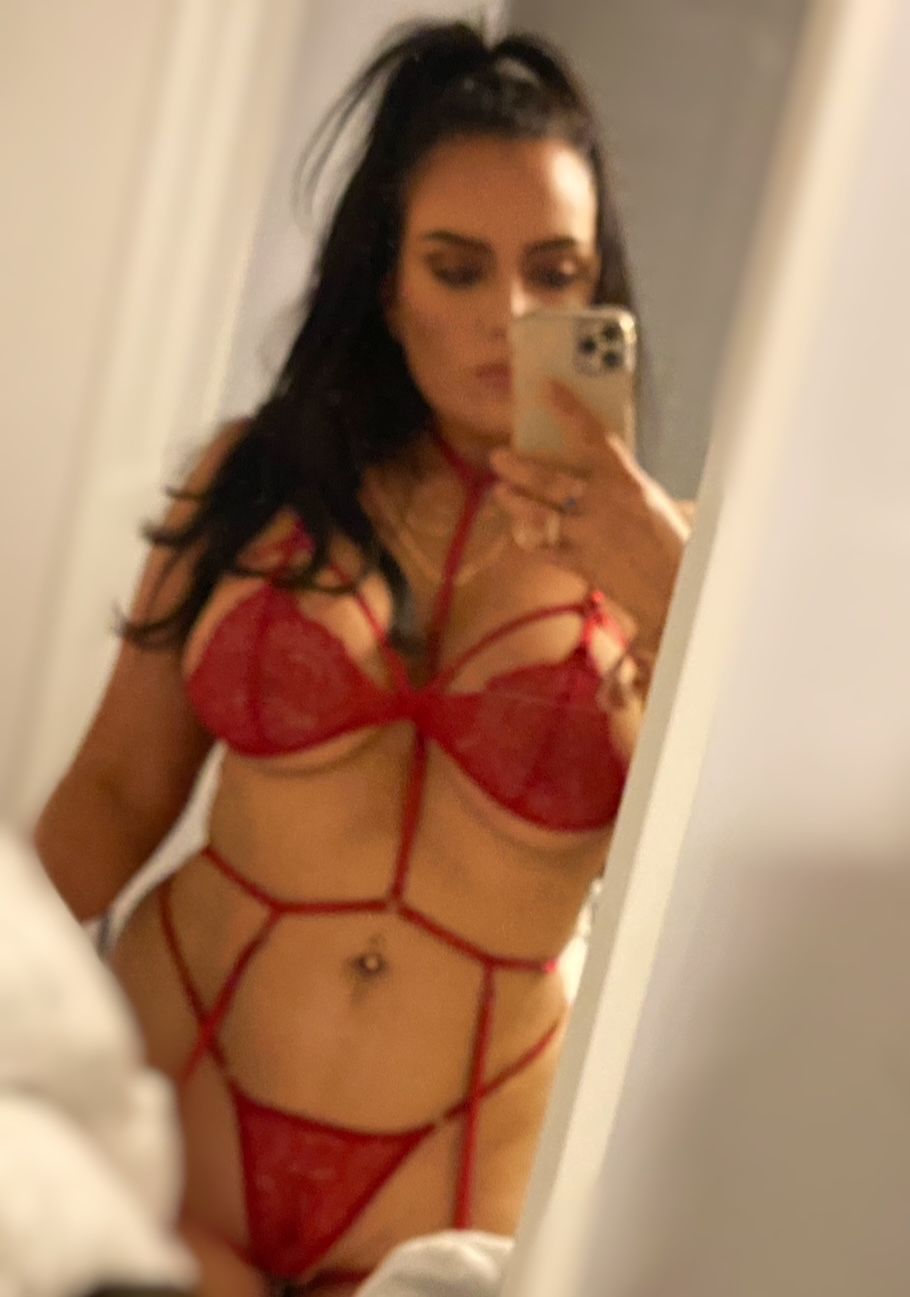 https://cdn.adultwork.com/gallery/G12/8968681.jpg