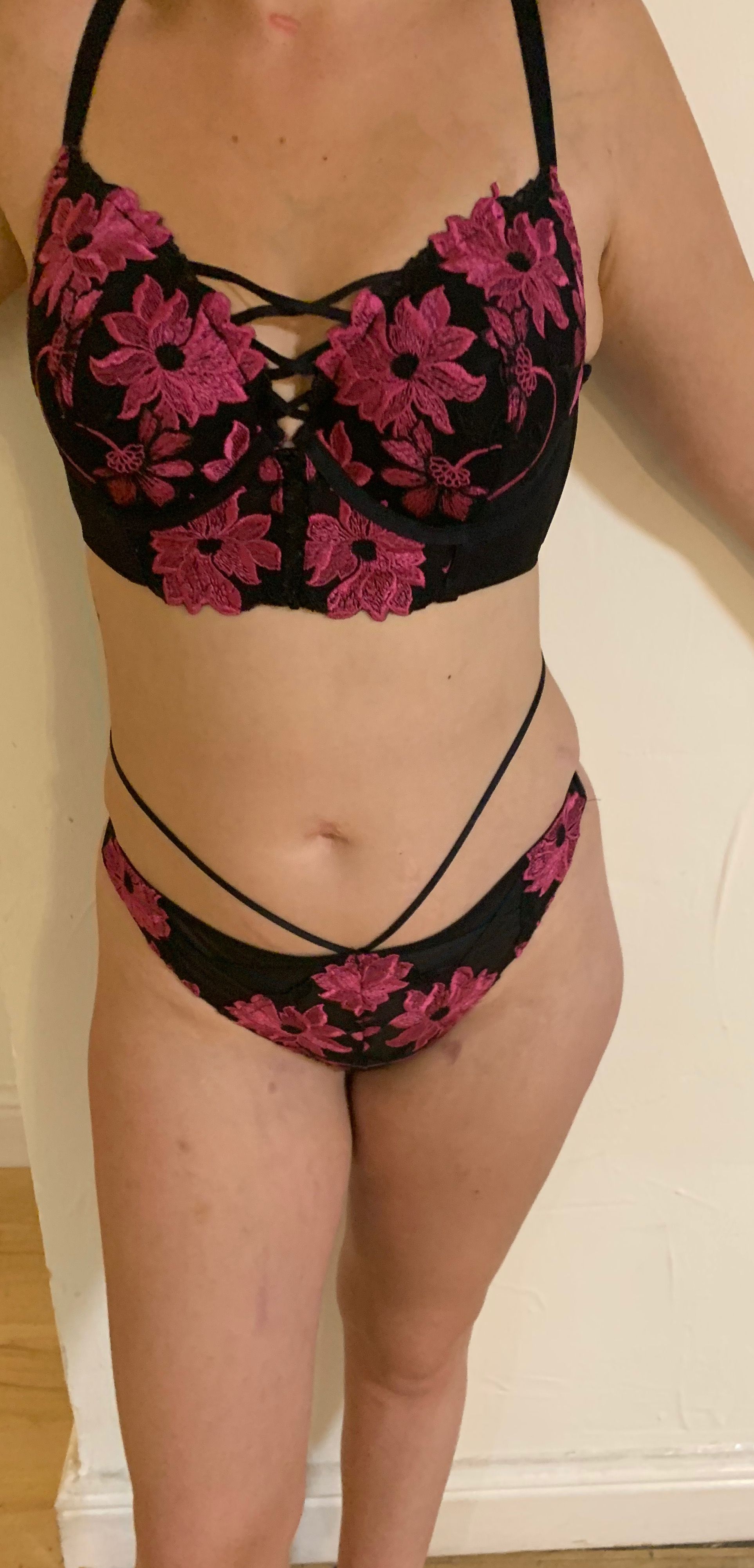 https://cdn.adultwork.com/gallery/G12/8972585.jpg