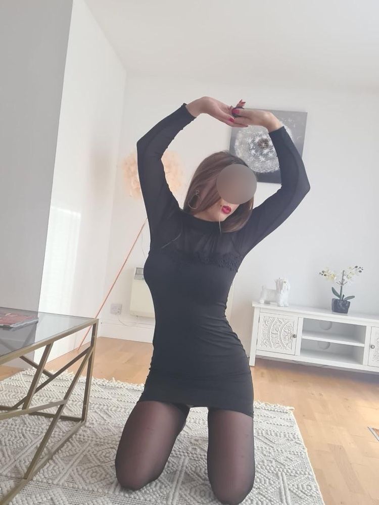 https://cdn.adultwork.com/gallery/G12/8975705.jpg