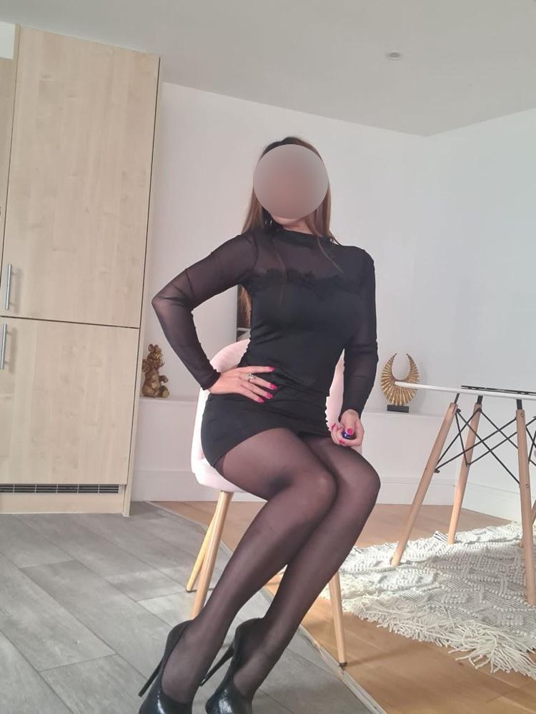 https://cdn.adultwork.com/gallery/G12/8975731.jpg