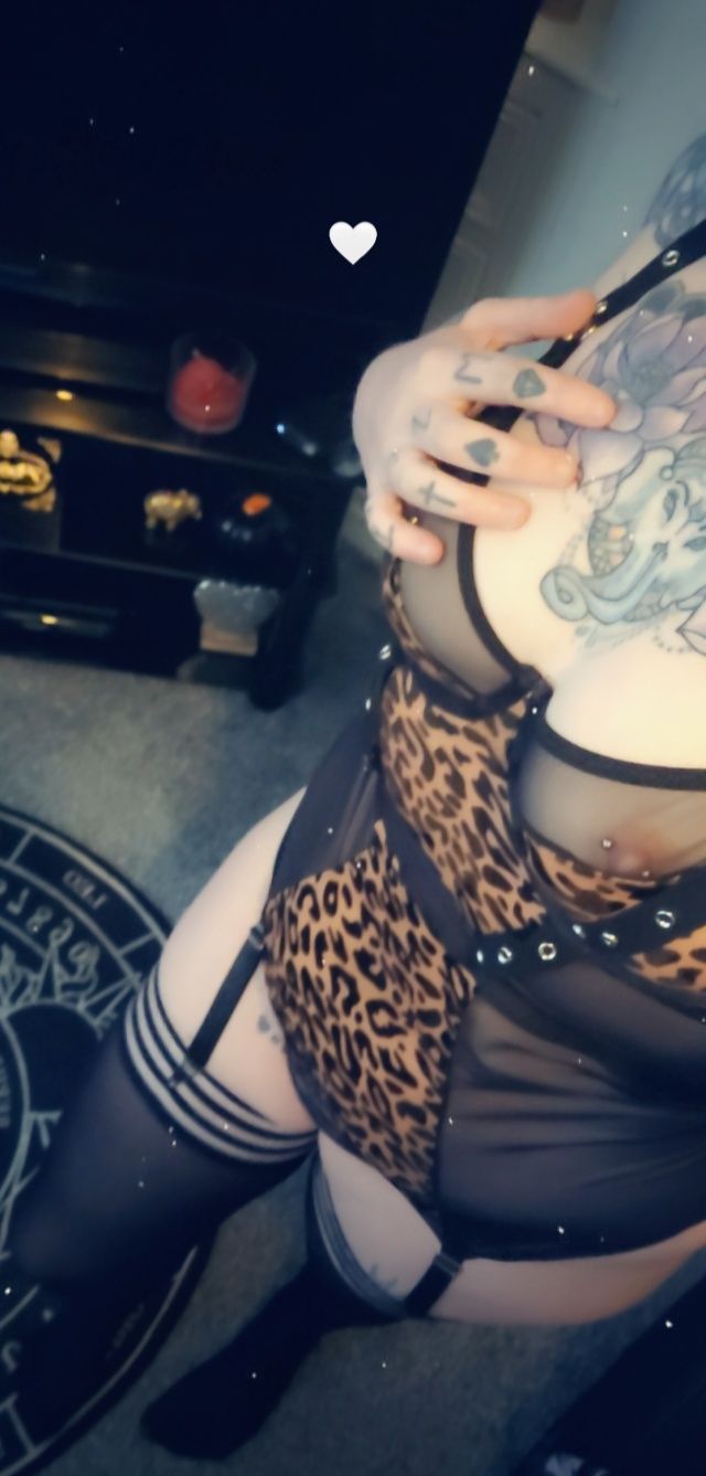 https://cdn.adultwork.com/gallery/G12/8976576.jpg