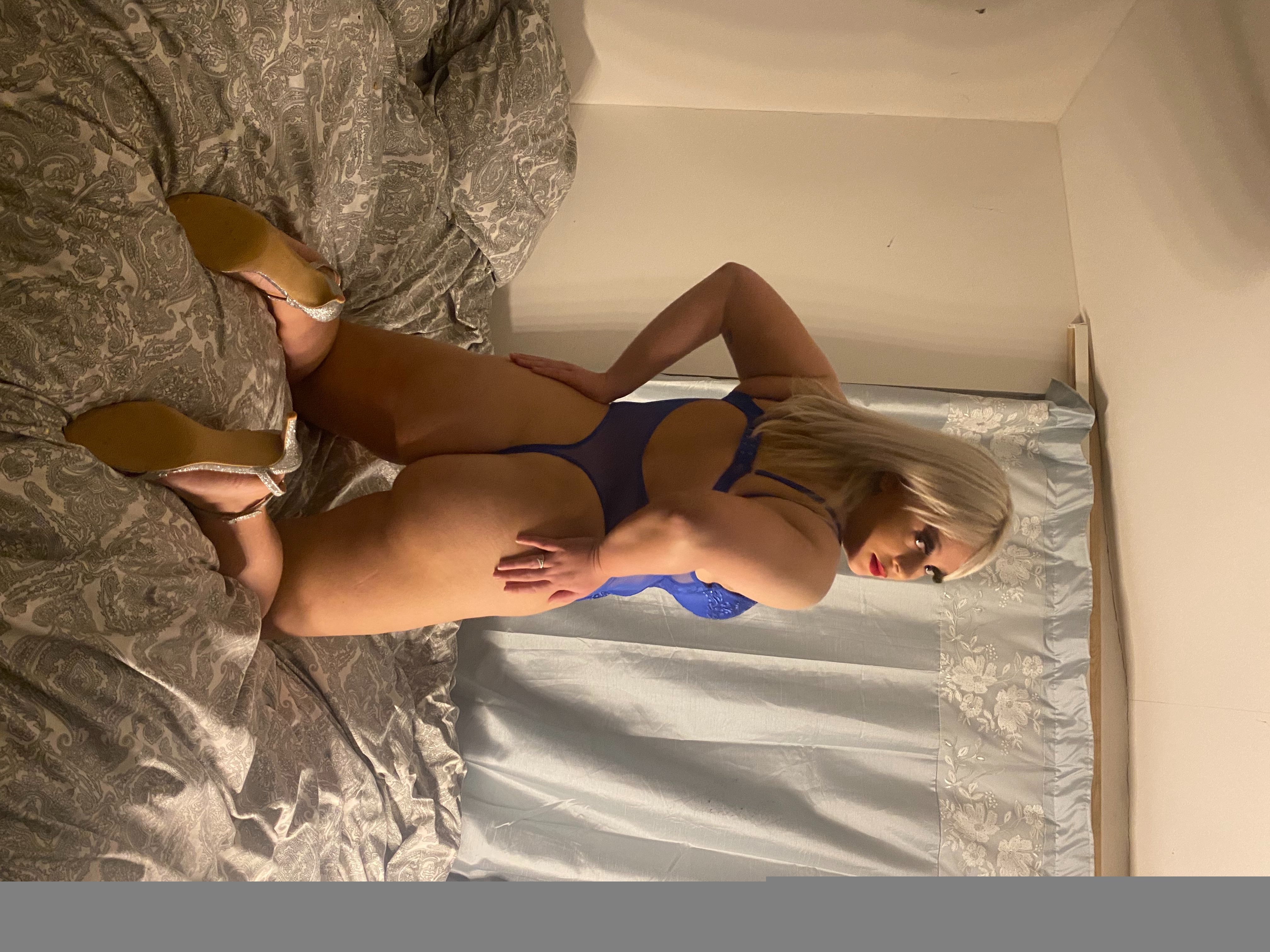 https://cdn.adultwork.com/gallery/G12/8978893.jpg