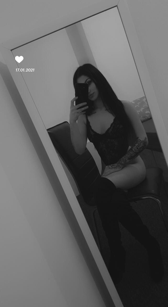 https://cdn.adultwork.com/gallery/G12/8979903.jpg