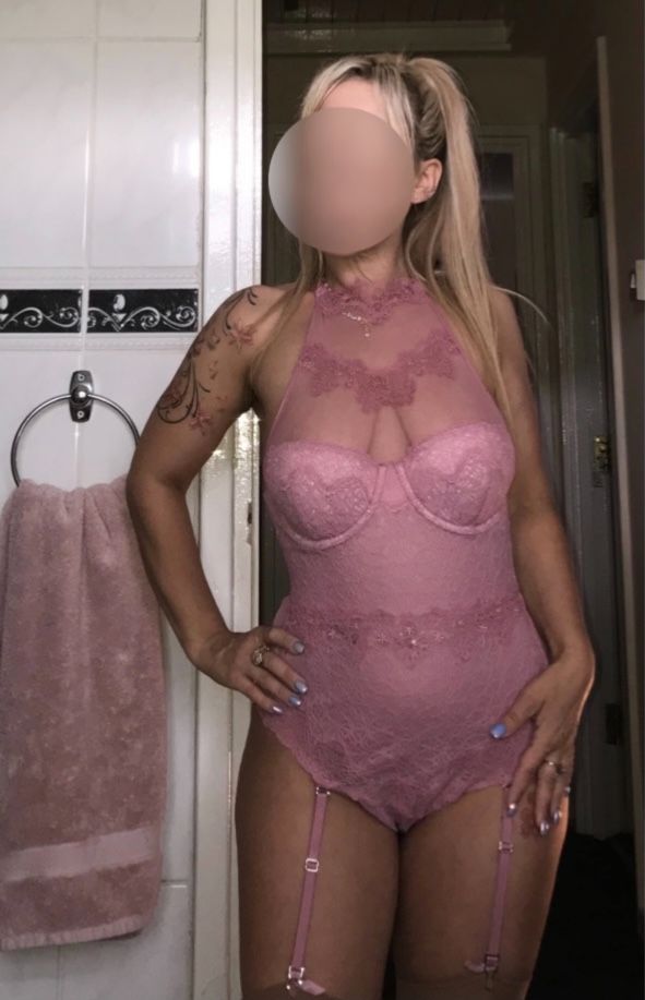 https://cdn.adultwork.com/gallery/G12/8981794.jpg