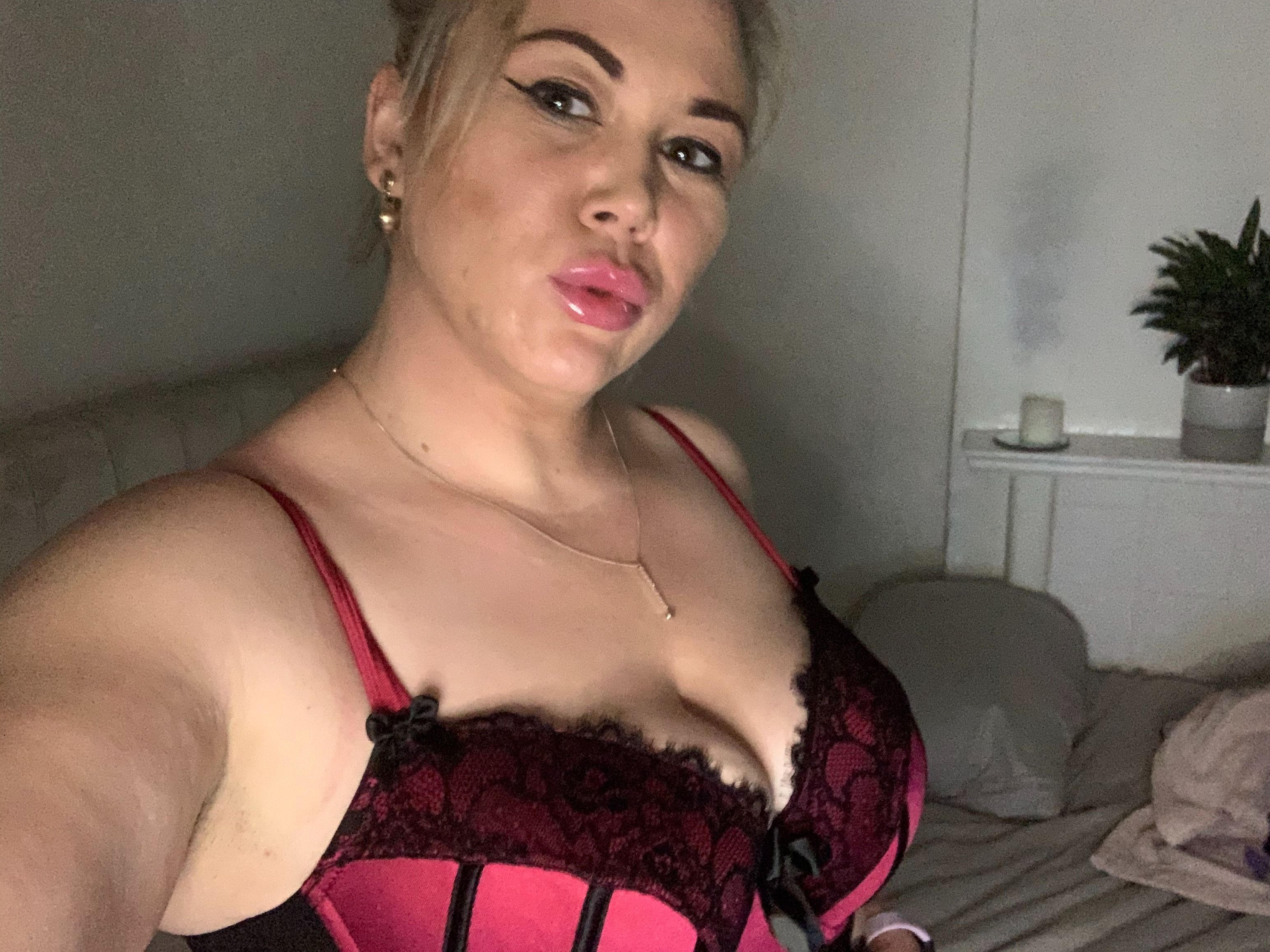 https://cdn.adultwork.com/gallery/G12/8984278.jpg