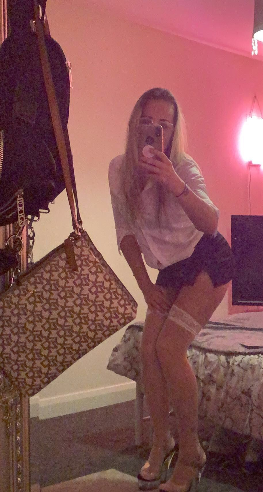 https://cdn.adultwork.com/gallery/G12/8985399.jpg