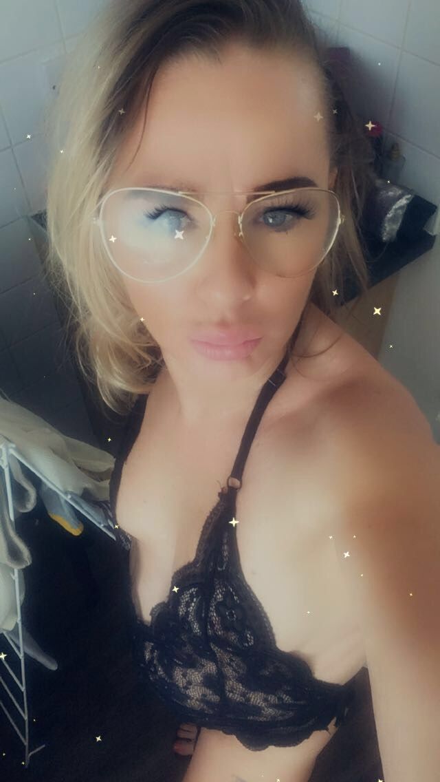 https://cdn.adultwork.com/gallery/G12/8985405.jpg