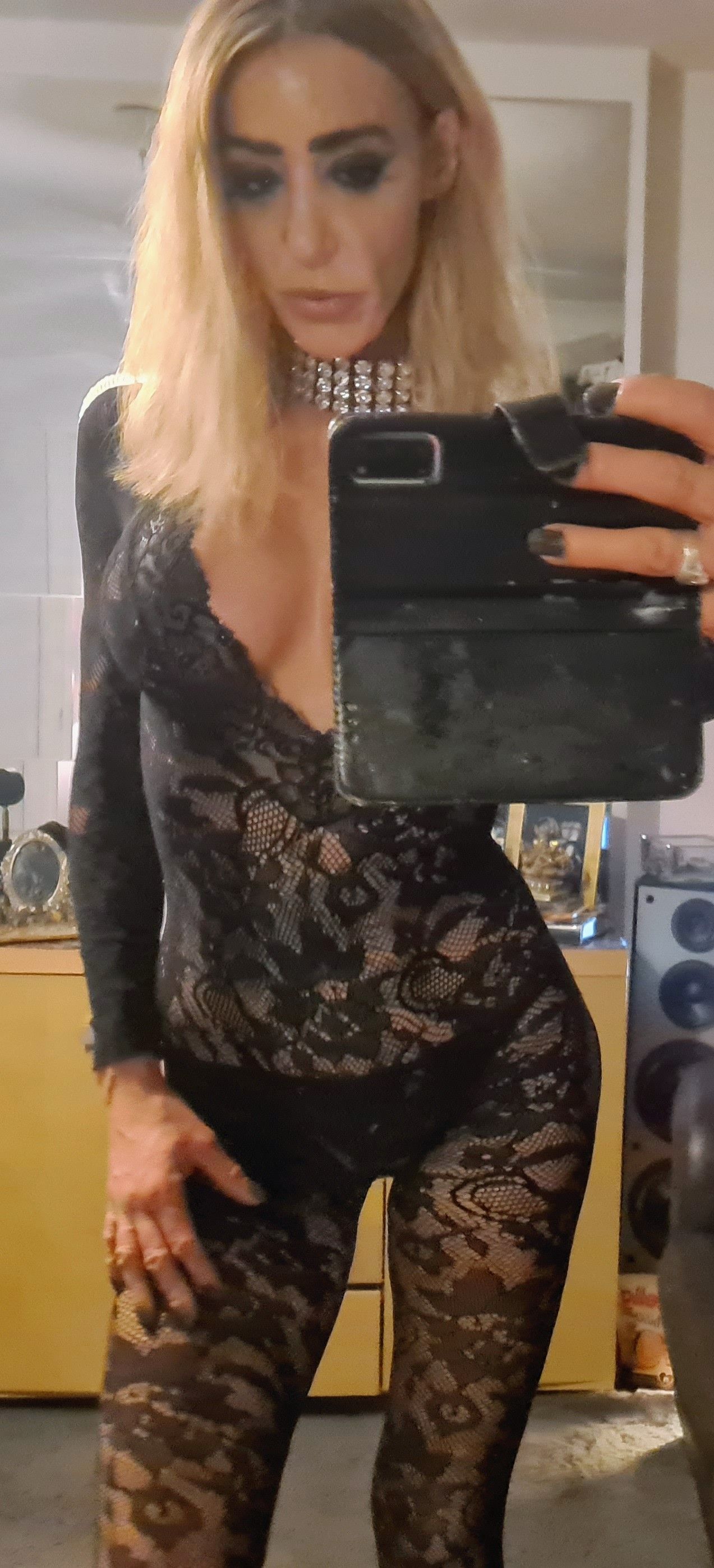 https://cdn.adultwork.com/gallery/G12/8988770.jpg