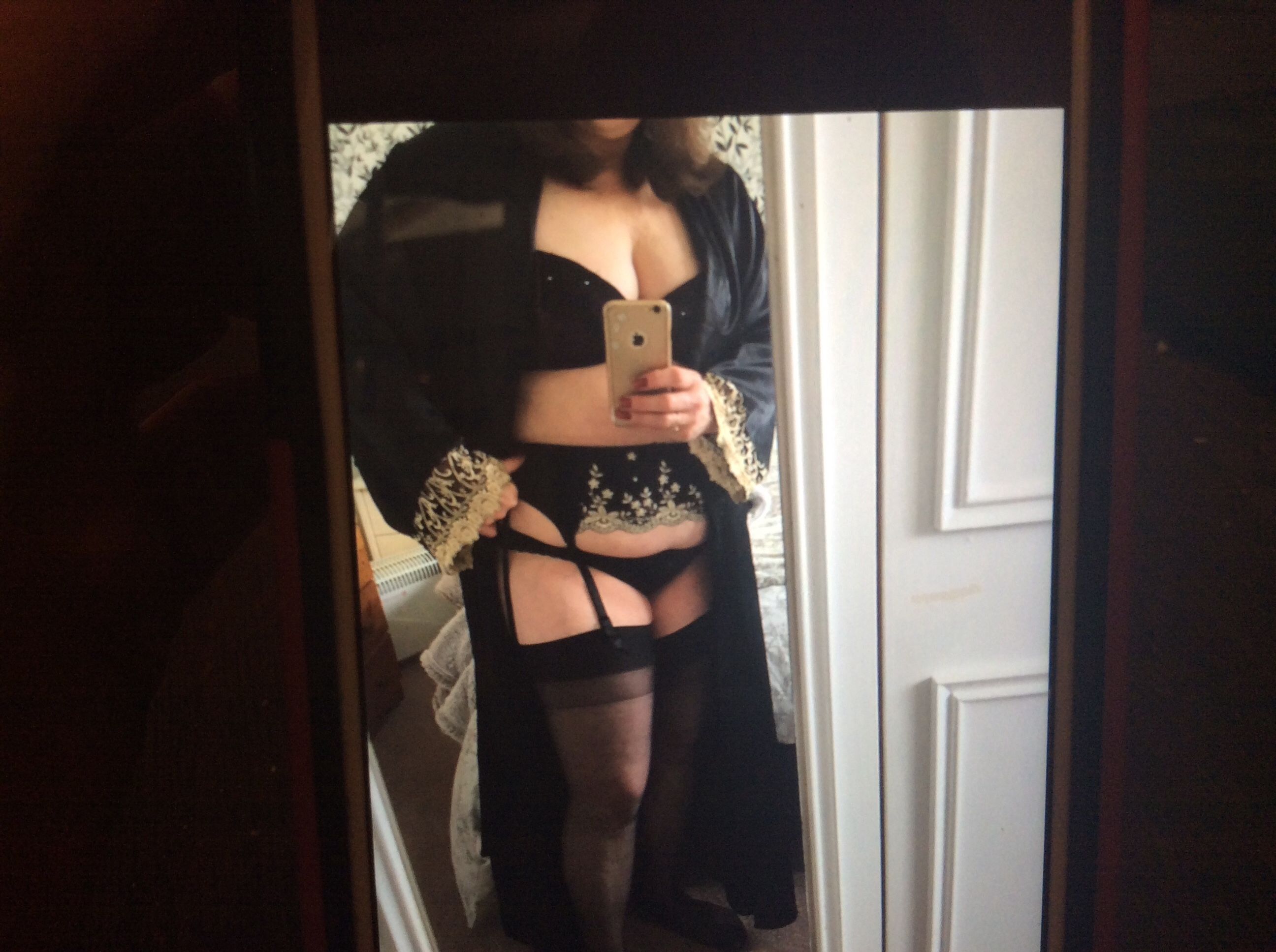 https://cdn.adultwork.com/gallery/G12/8988775.jpg