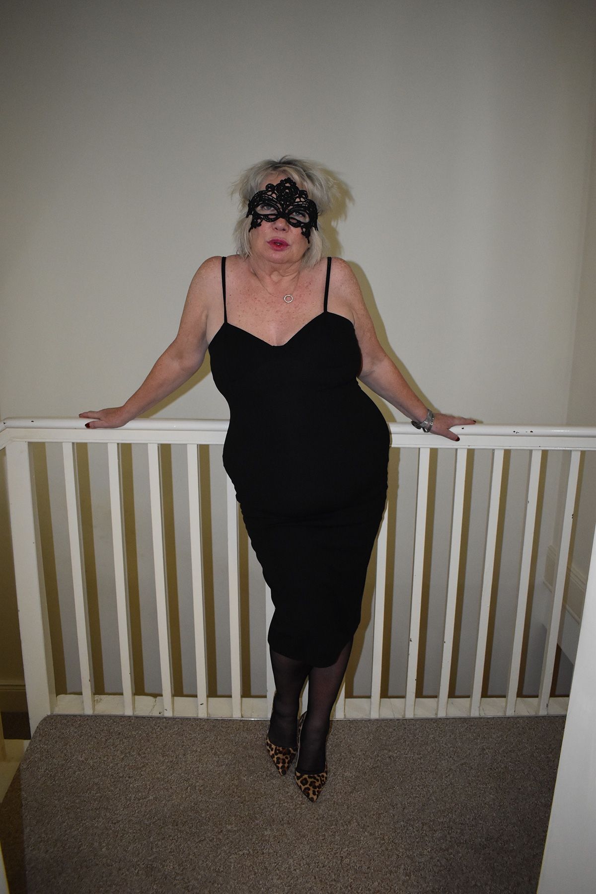 https://cdn.adultwork.com/gallery/G12/8989328.jpg