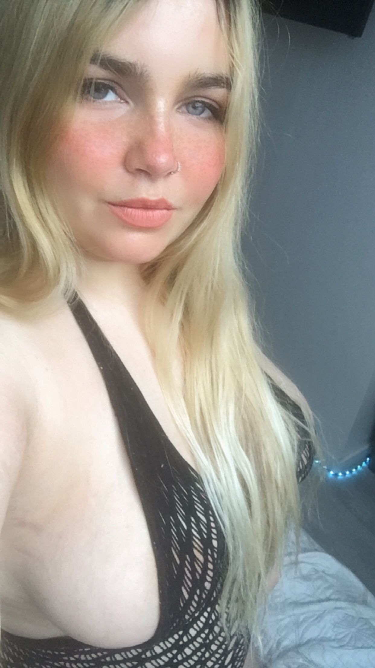 https://cdn.adultwork.com/gallery/G12/8990188.jpg