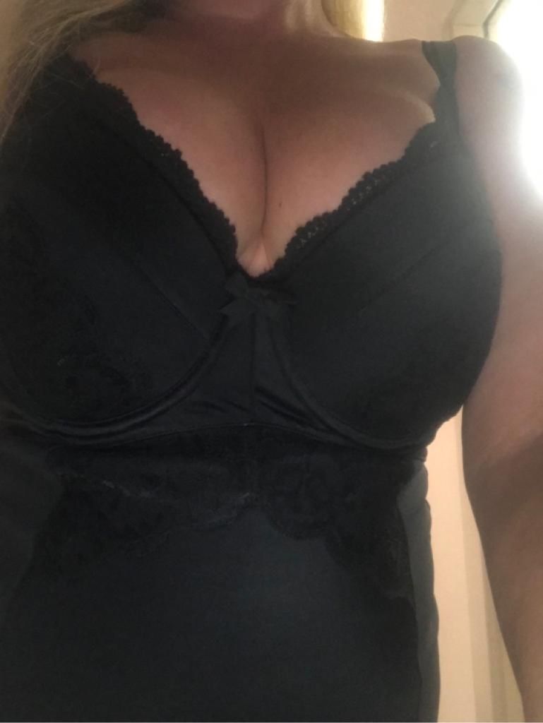 https://cdn.adultwork.com/gallery/G12/8991197.jpg