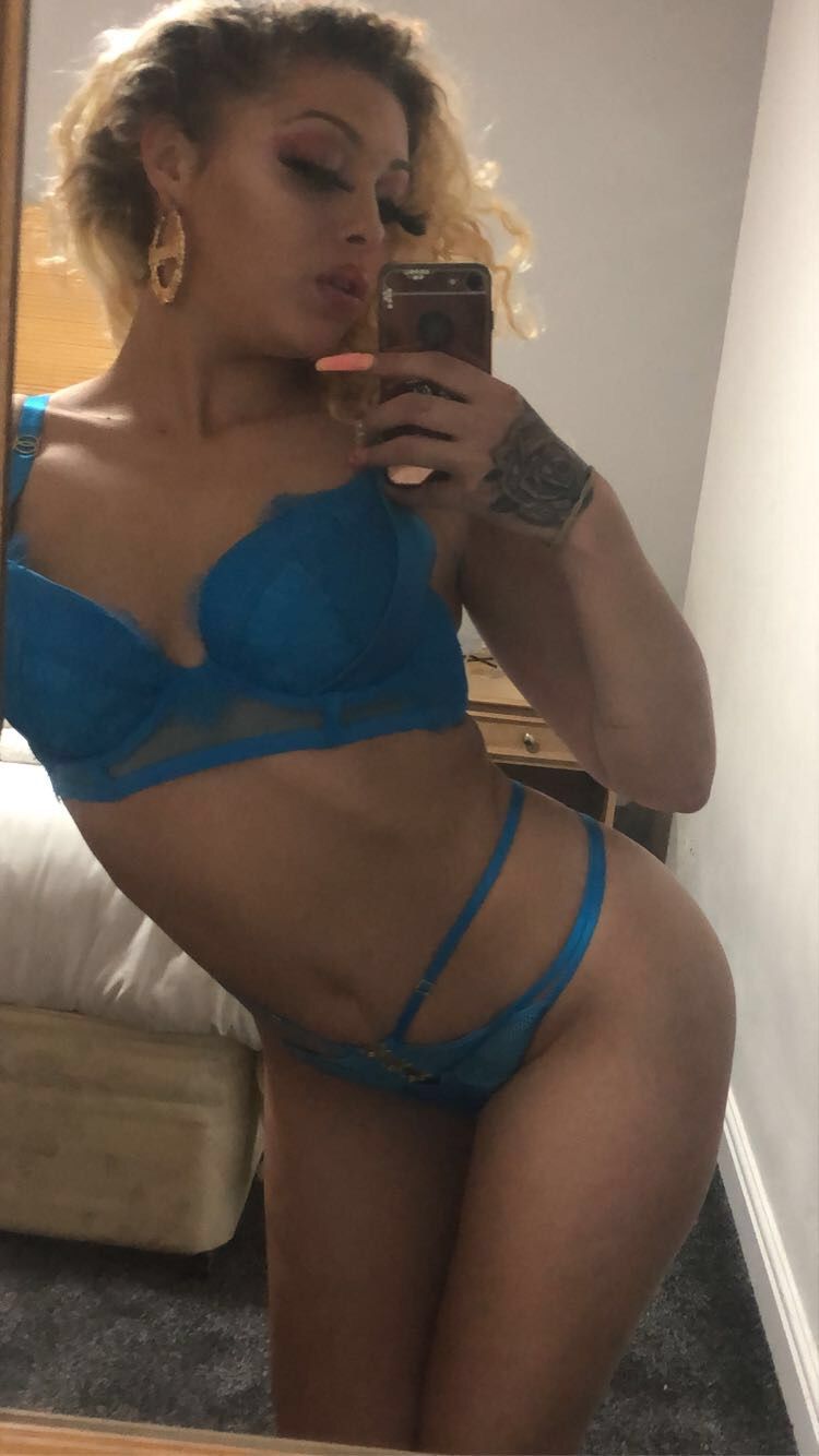 https://cdn.adultwork.com/gallery/G12/8991647.jpg