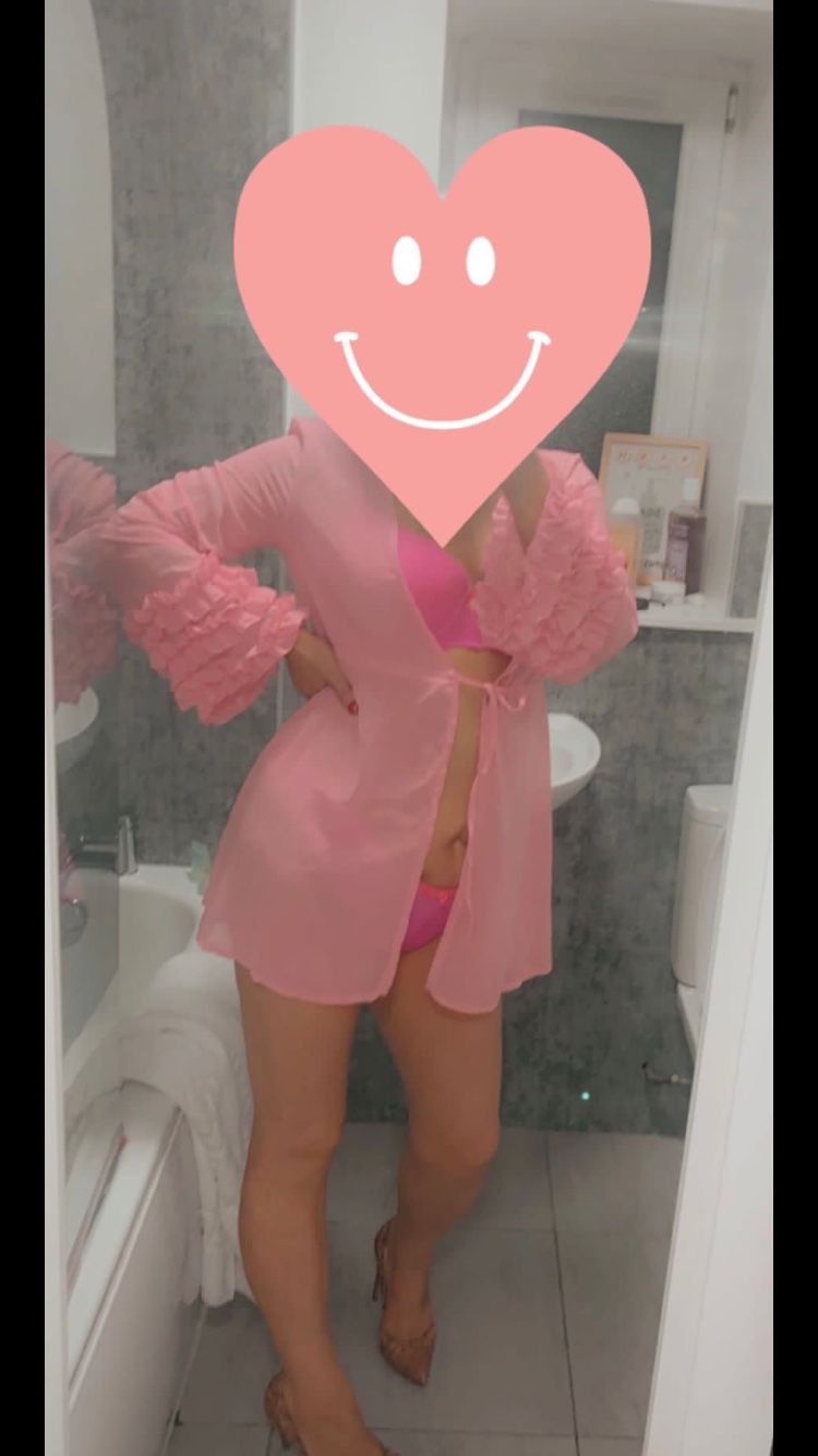 https://cdn.adultwork.com/gallery/G12/8992281.jpg