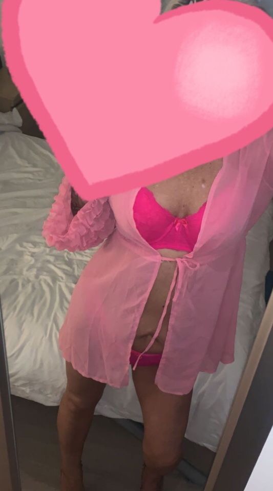 https://cdn.adultwork.com/gallery/G12/8992283.jpg