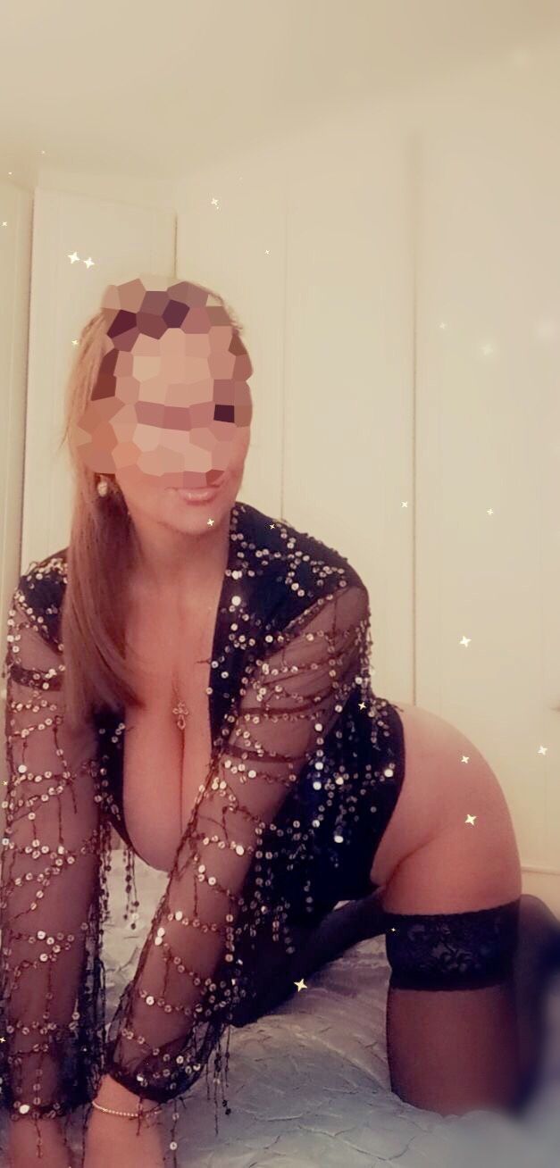 https://cdn.adultwork.com/gallery/G12/8999753.jpg