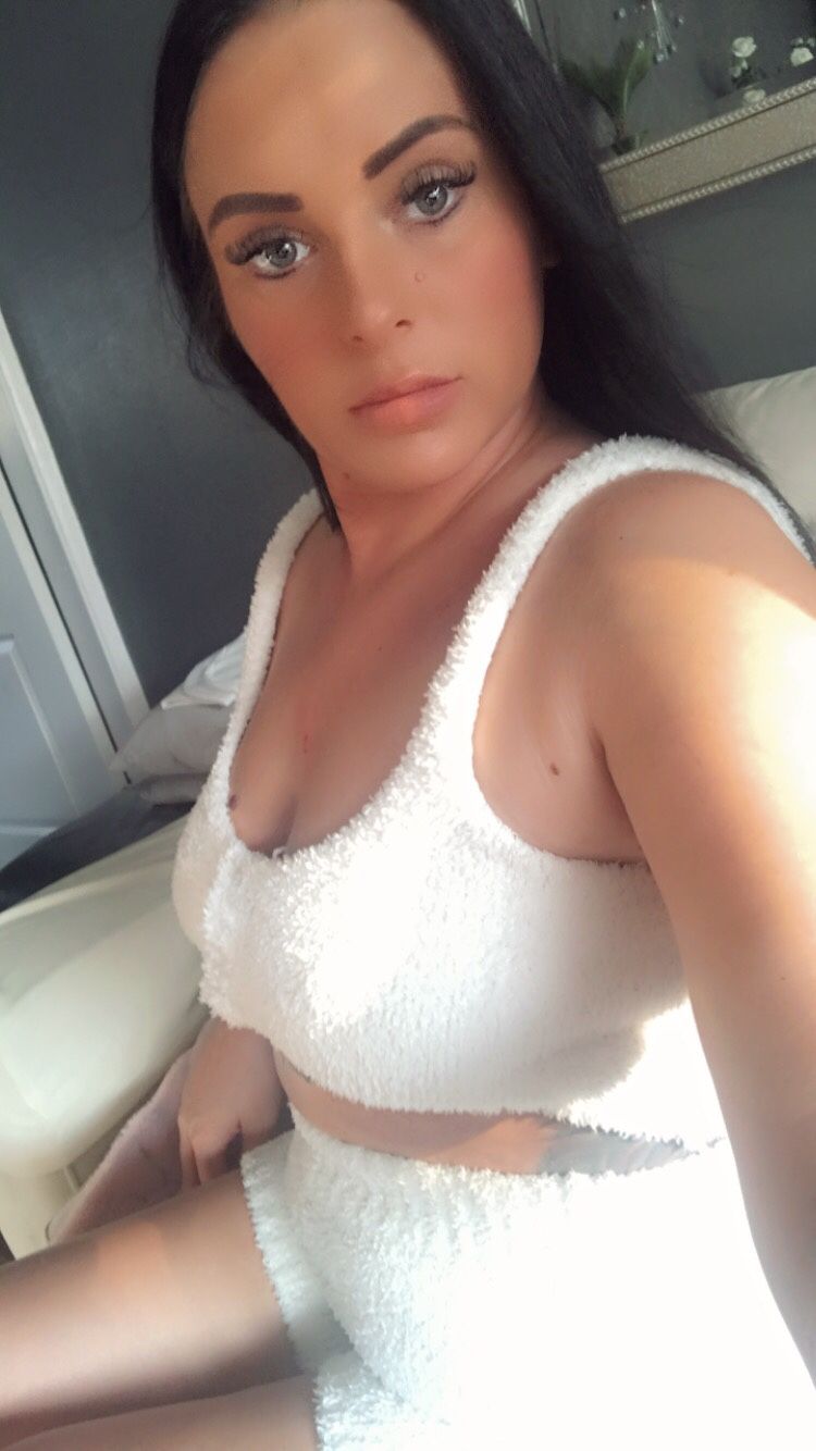 https://cdn.adultwork.com/gallery/G12/9002892.jpg