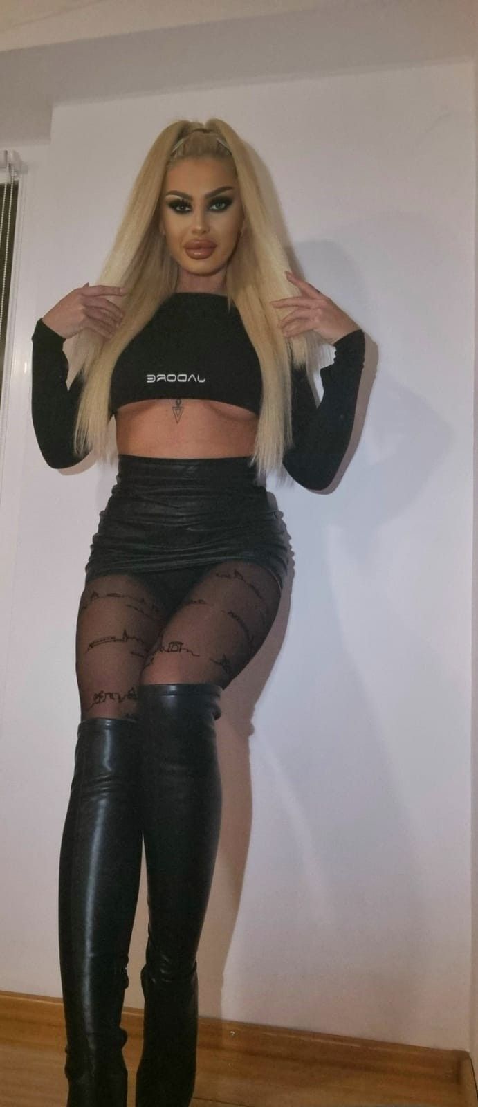 https://cdn.adultwork.com/gallery/G12/9006787.jpg