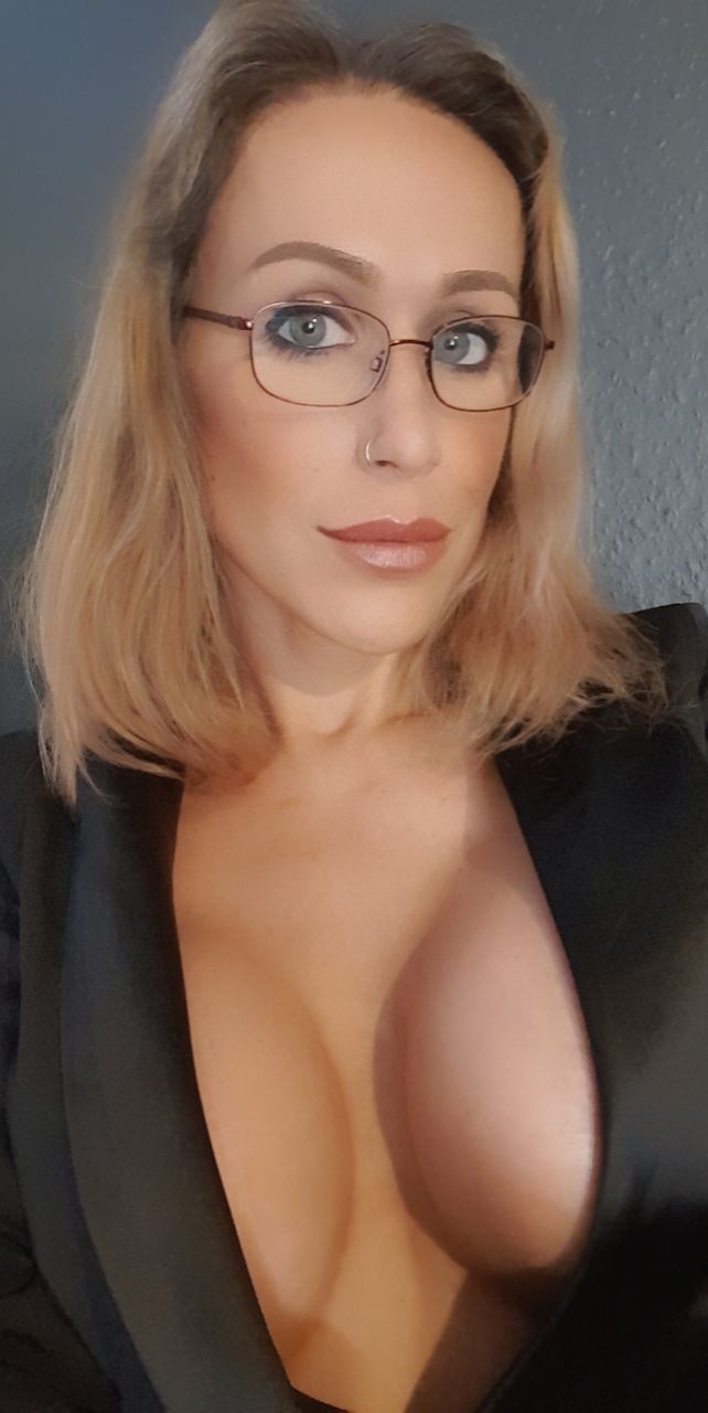 https://cdn.adultwork.com/gallery/G12/9008610.jpg