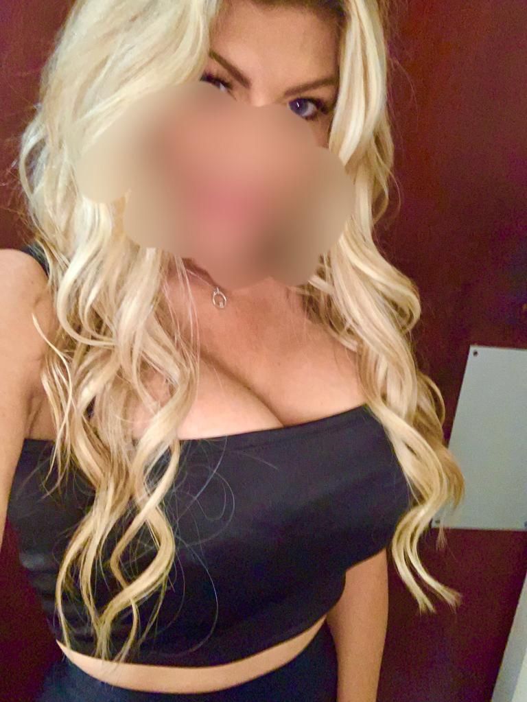 https://cdn.adultwork.com/gallery/G12/9016920.jpg