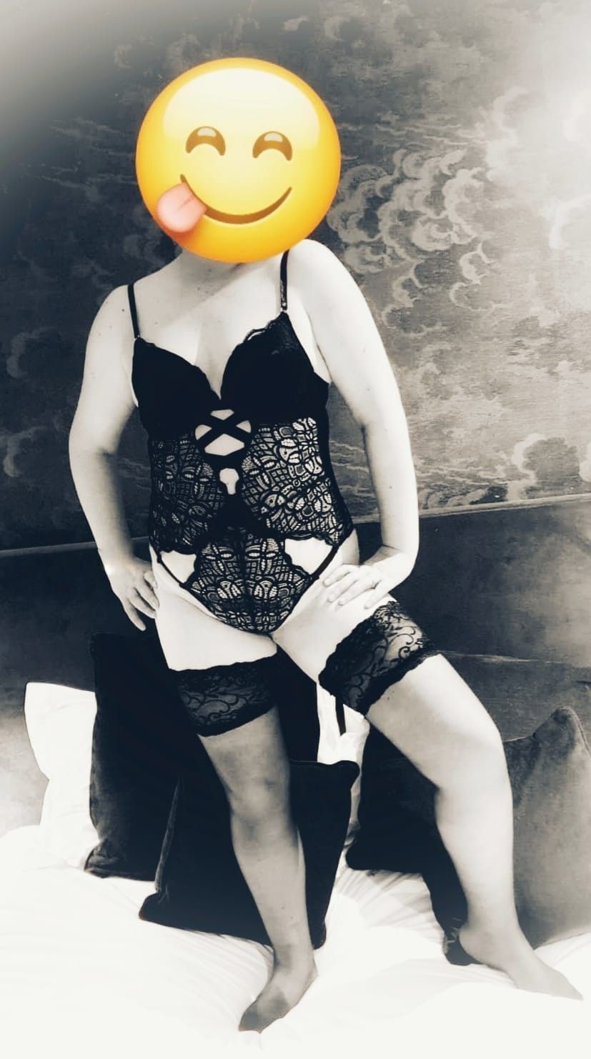 https://cdn.adultwork.com/gallery/G12/9017541.jpg